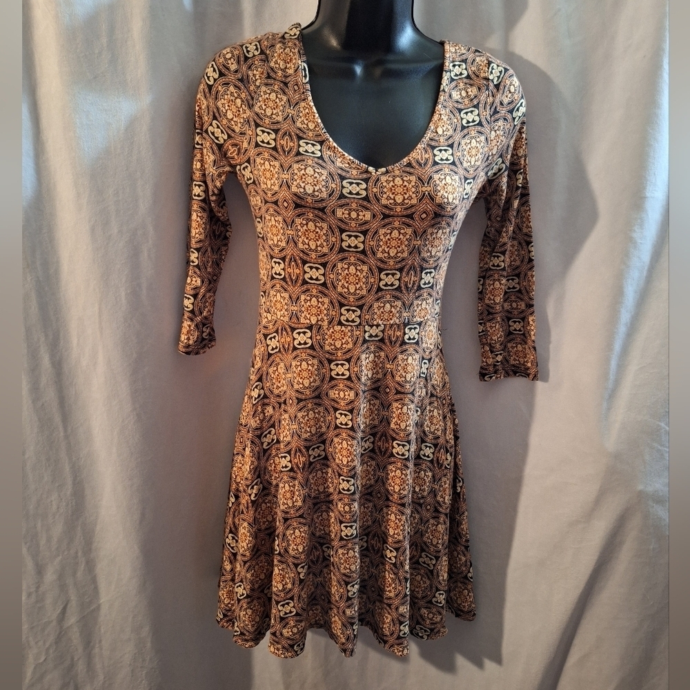 One Clothing Geometric Long Sleeve Dress - Black and Tan